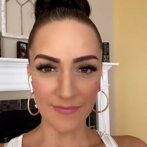 Meet your Posher, Elisha